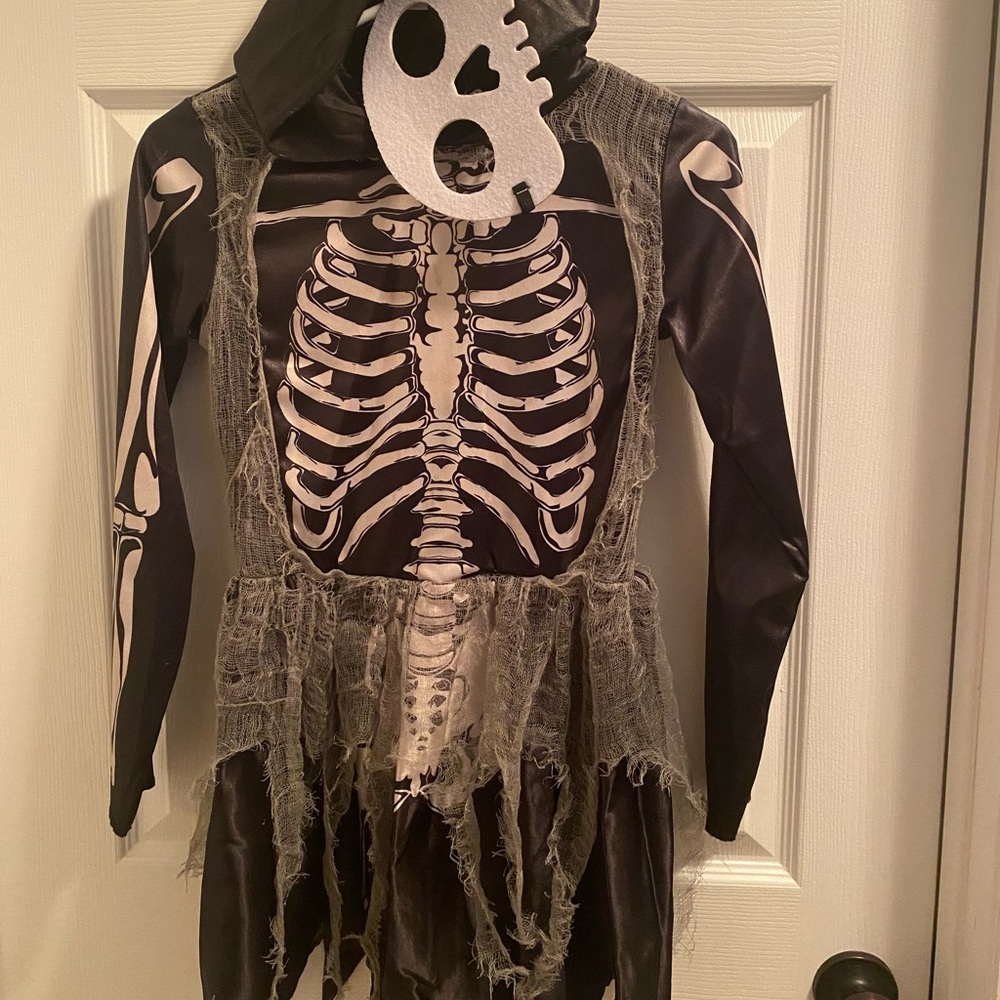 Girls skelton costume